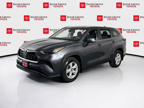 Used 2023 Toyota Highlander L FWD image 1
