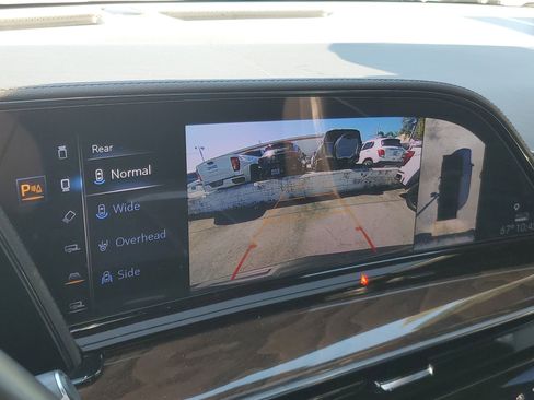 Used 2024 Cadillac Escalade Premium Luxury Platinum image 28