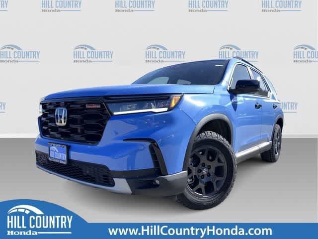 Used 2025 Honda Pilot TrailSport image 1