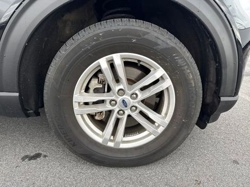 Used 2023 Ford Explorer XLT image 11