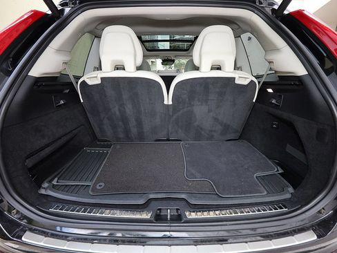 Used 2018 Volvo XC90 T6 Momentum w/ Convenience Package AWD/4WD image 35