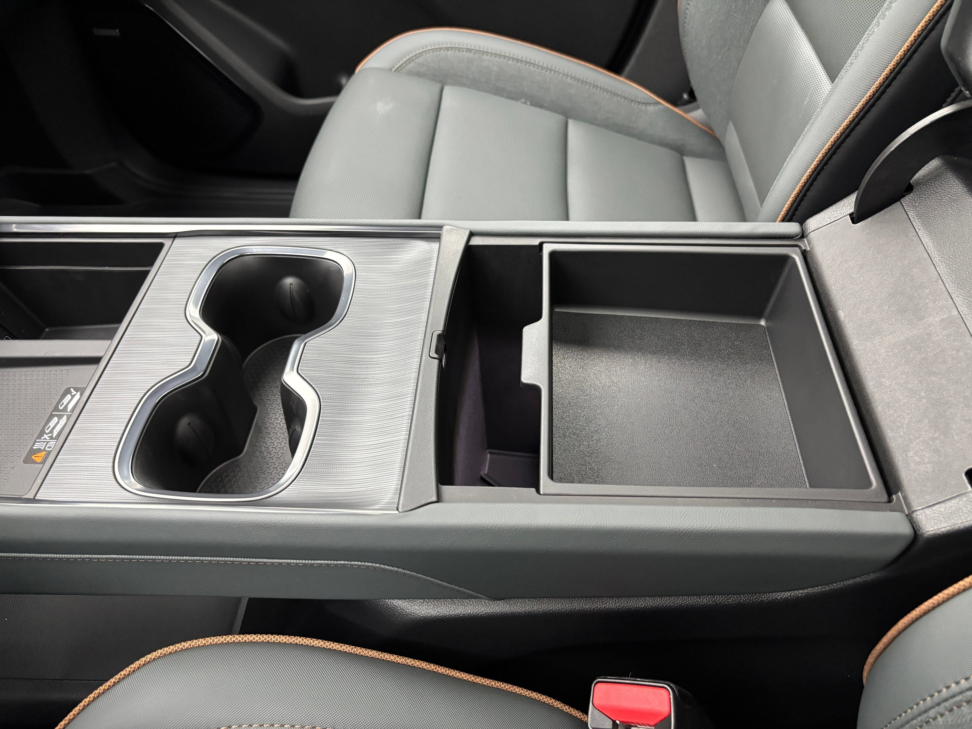 New 2026 GMC Acadia AT4 w/ Luxury Package AWD/4WD image 34