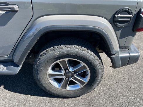 Used 2020 Jeep Wrangler Unlimited Sahara AWD/4WD image 9
