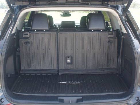 Used 2022 Toyota Highlander XLE image 15