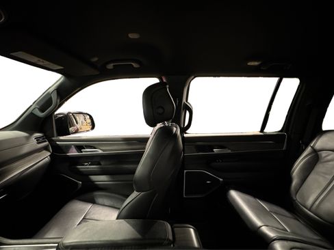 Used 2024 Jeep Wagoneer Series II w/ Flexible Seating Group image 44