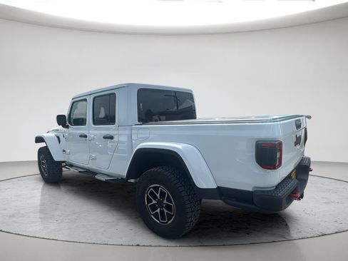 Used 2024 Jeep Gladiator Rubicon AWD/4WD image 7