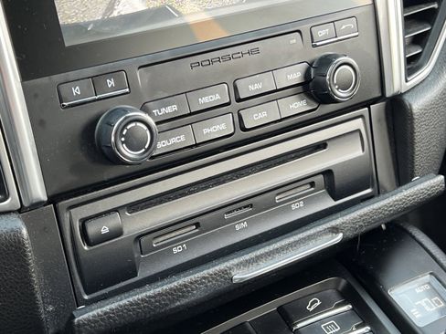Used 2018 Porsche Macan S image 26