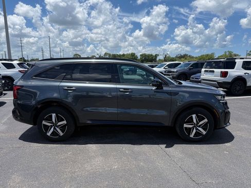 Used 2023 Kia Sorento EX w/ Panoramic Sunroof Package FWD image 8