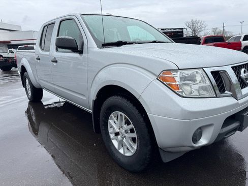 Used 2017 Nissan Frontier SV image 12