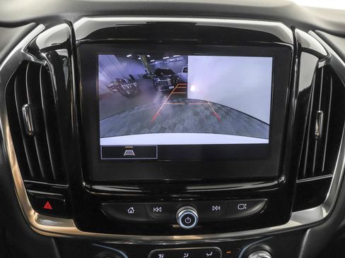Used 2023 Chevrolet Traverse LT FWD image 7