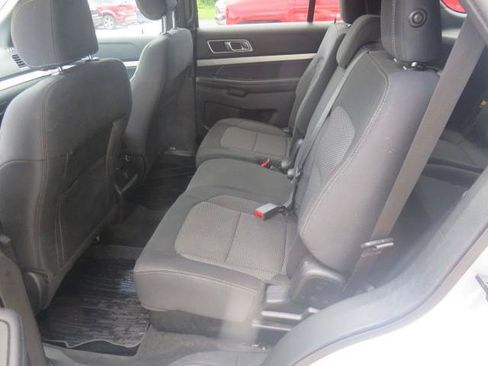 Used 2017 Ford Explorer XLT AWD/4WD image 23