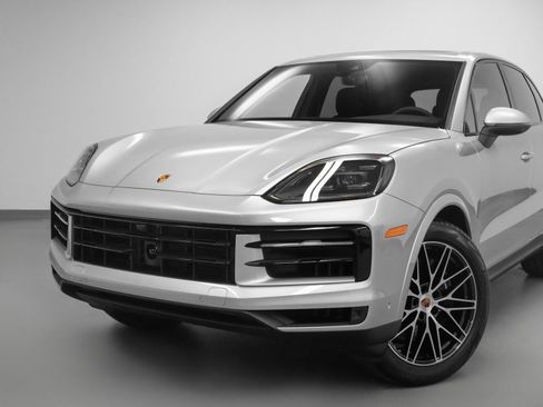 Used 2025 Porsche Cayenne image 7