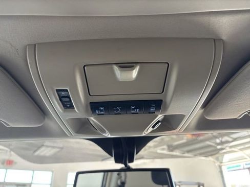 Used 2014 Chrysler Town & Country Touring-L FWD image 44