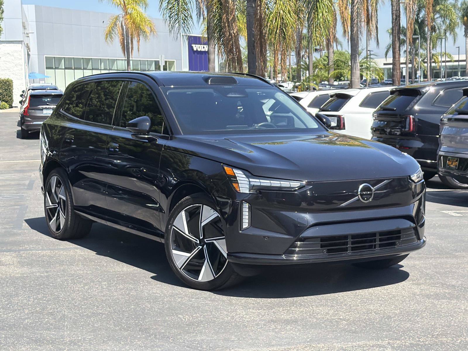 Certified 2025 Volvo EX90 Ultra AWD/4WD image 1