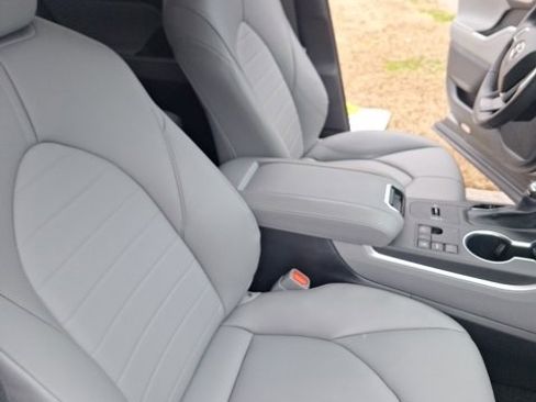 Used 2024 Toyota Highlander LE image 22