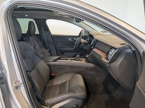 Used 2025 Volvo V60 B5 Cross Country Plus image 28