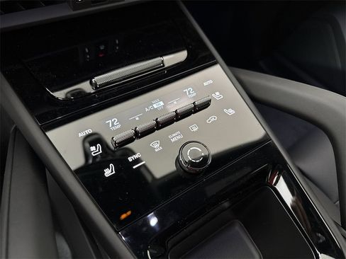 New 2025 Porsche Cayenne Coupe image 31