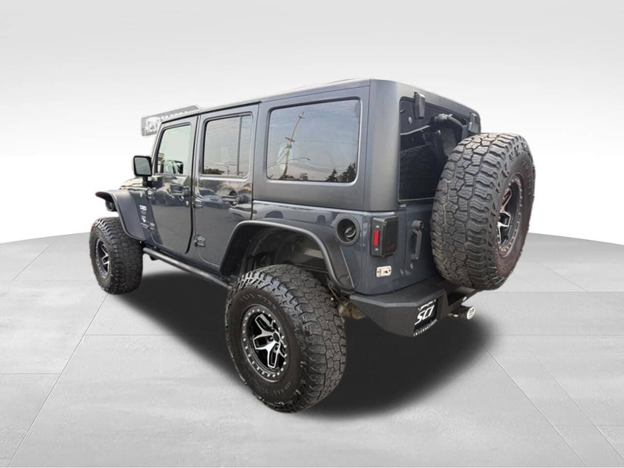 Used 2017 Jeep Wrangler Unlimited Rubicon w/ Max Tow Package AWD/4WD image 3