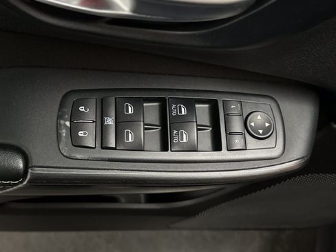 Used 2015 Jeep Cherokee Latitude w/ Cold Weather Group AWD/4WD image 18
