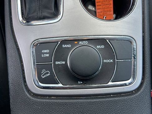 Certified 2020 Jeep Grand Cherokee Laredo w/ Quick Order Package 2BN North image 15