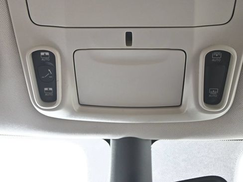 Used 2023 Chrysler Pacifica Limited FWD image 37