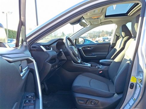 Used 2021 Toyota RAV4 XLE image 14