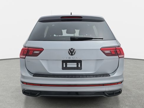 Certified 2023 Volkswagen Tiguan SE R-Line image 4