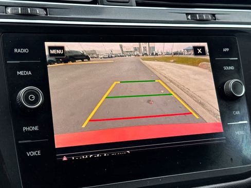 Used 2019 Volkswagen Tiguan SE image 19