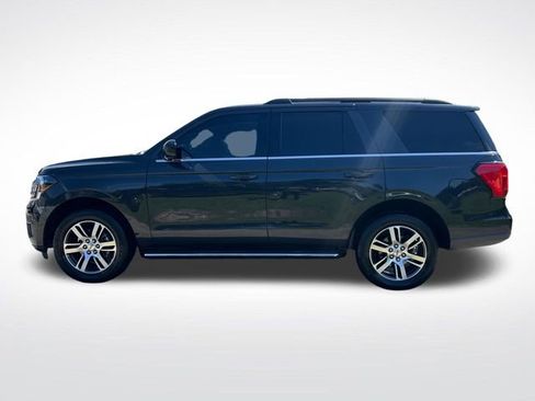 Used 2022 Ford Expedition XLT RWD image 2