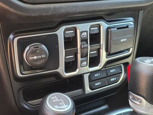 Used 2024 Jeep Wrangler Unlimited Sahara AWD/4WD image 28