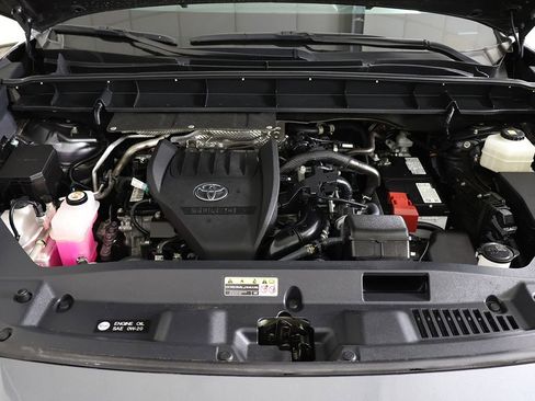 Used 2024 Toyota Highlander XLE AWD/4WD image 20