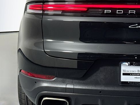 Used 2025 Porsche Cayenne w/ Premium Package image 15