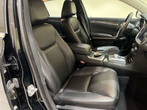 Used 2019 Chrysler 300 Touring L w/ Quick Order Package 22F RWD image 23