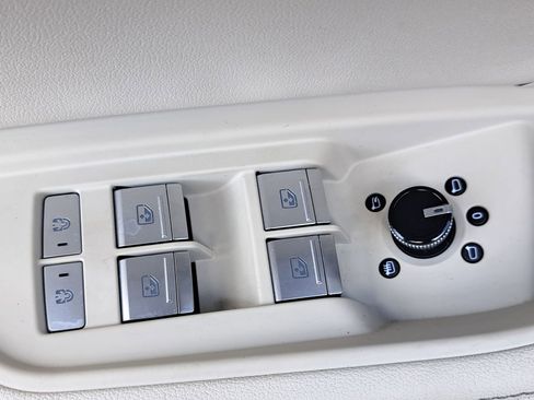 Certified 2024 Audi Q8 e-tron Premium Plus image 31