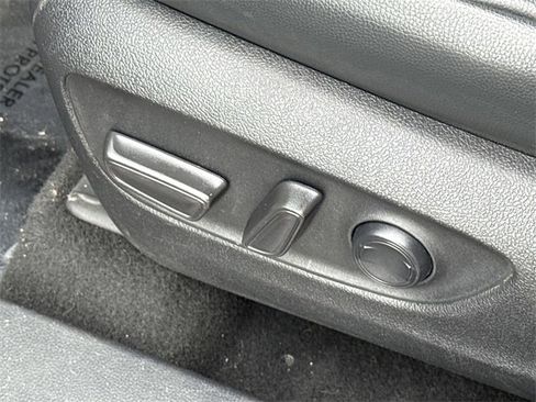 Used 2023 Toyota Highlander XLE image 31