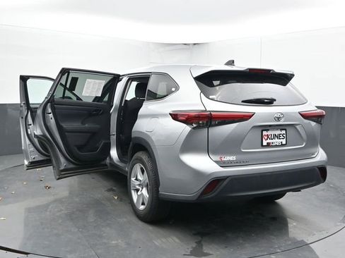 Used 2023 Toyota Highlander LE image 56