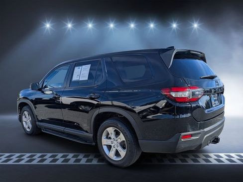 Used 2023 Honda Pilot LX image 5