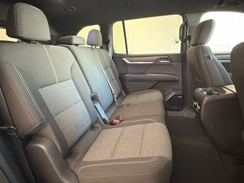 Used 2025 GMC Acadia Elevation image 38