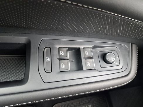 Used 2025 Volkswagen Atlas SE image 15