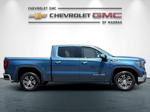 Used 2024 GMC Sierra 1500 SLT image 2