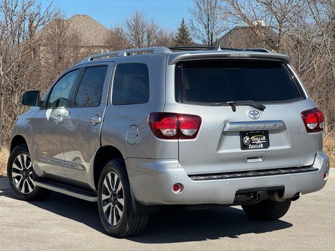 Used 2019 Toyota Sequoia Limited w/ Safety & Convenience Package image 4
