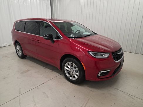New 2026 Chrysler Pacifica Select image 7