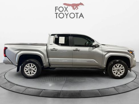 Used 2025 Toyota Tacoma SR5 AWD/4WD image 7