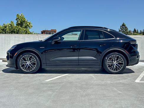 Used 2025 Porsche Macan Electric RWD image 2