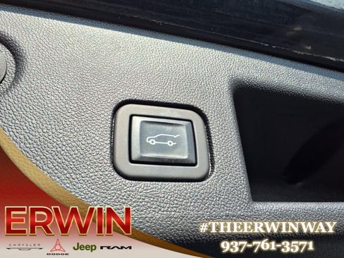 Used 2022 Chevrolet Equinox Premier w/ LPO, Floor Liner Package image 11