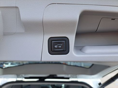 Used 2023 GMC Acadia SLT image 30