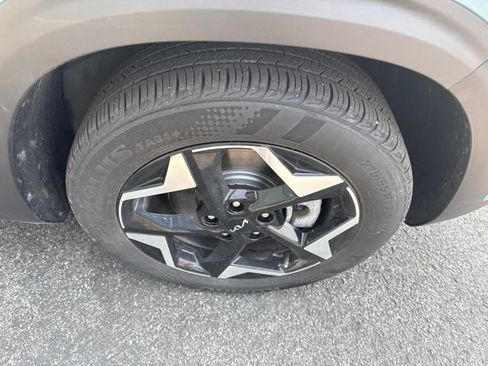 Certified 2024 Kia Seltos EX AWD/4WD image 11