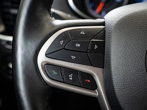 Used 2019 Jeep Cherokee Limited image 25