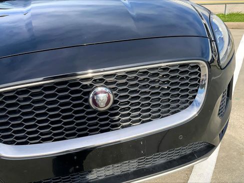 Used 2018 Jaguar E-PACE SE image 58