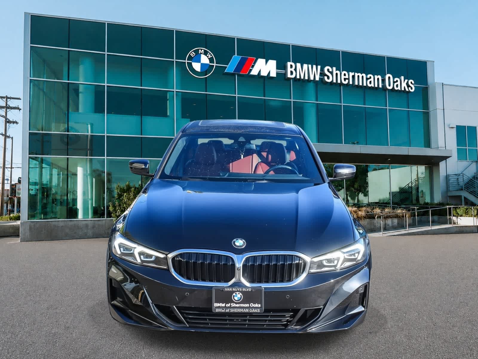 Used 2023 BMW 330i Sedan w/ Parking Assistance Package RWD image 4
